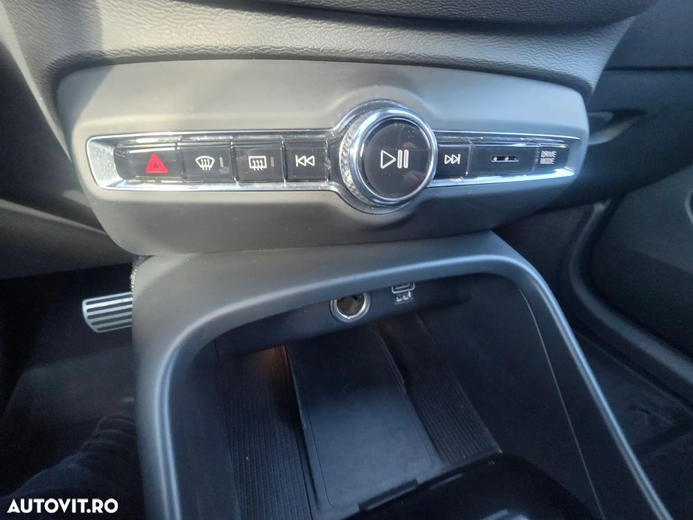Volvo XC 40 B4 AT8 AWD Mild Hybrid Inscription - 25