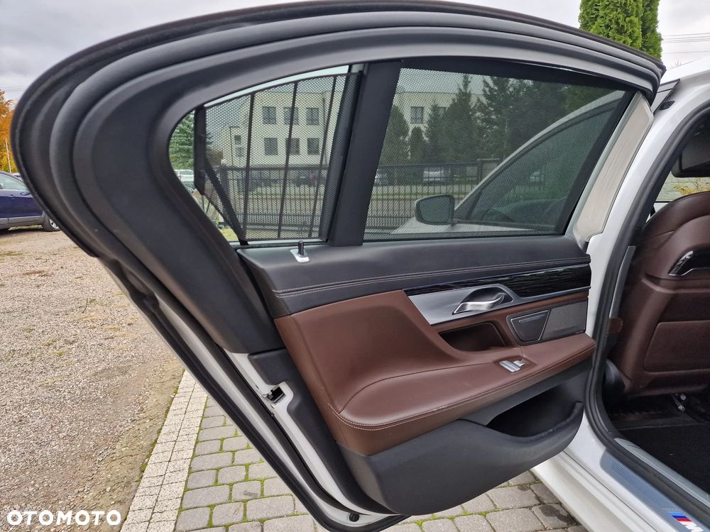 BMW Seria 7 750i xDrive - 22