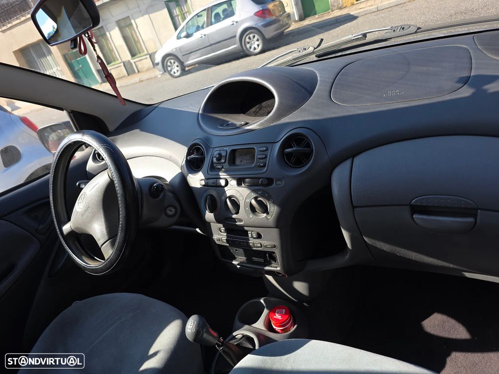 Toyota Yaris 1.0 Base - 6