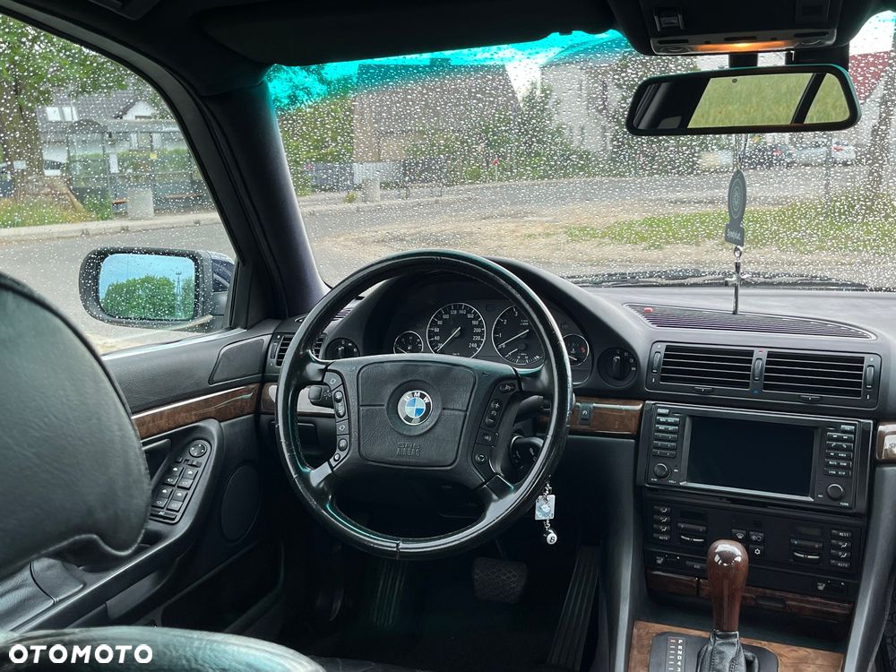 BMW Seria 7 - 27