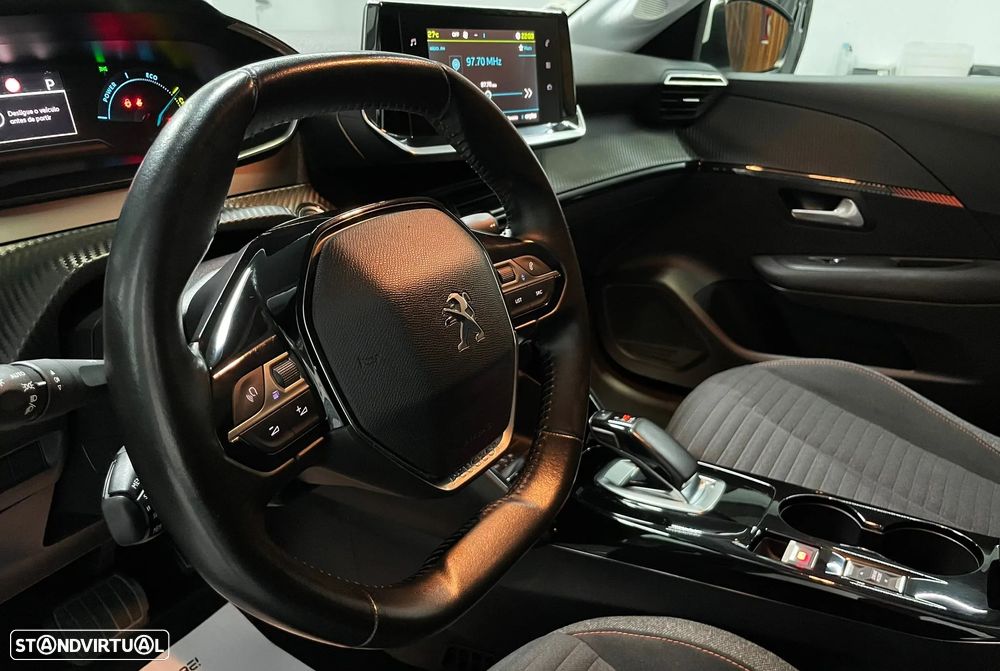 Peugeot e-208 - 32