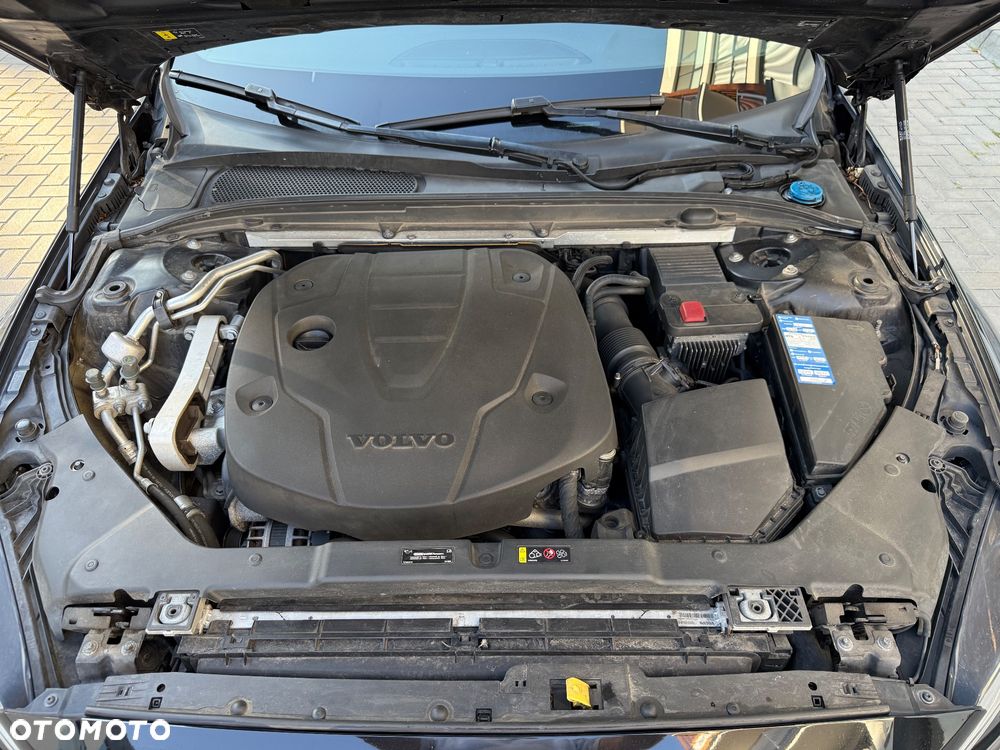 Volvo V60 D4 R-Design - 29