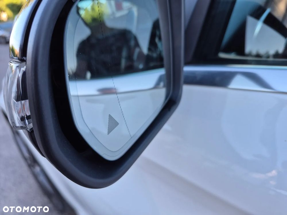 Mercedes-Benz Klasa C 300 9G-TRONIC - 17