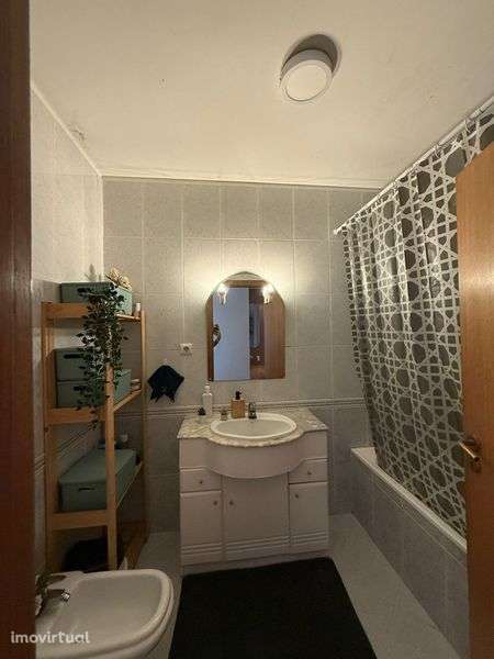 Arrenda - se T1 , com possibilidade de T1 + 1 - Grande imagem: 4/8