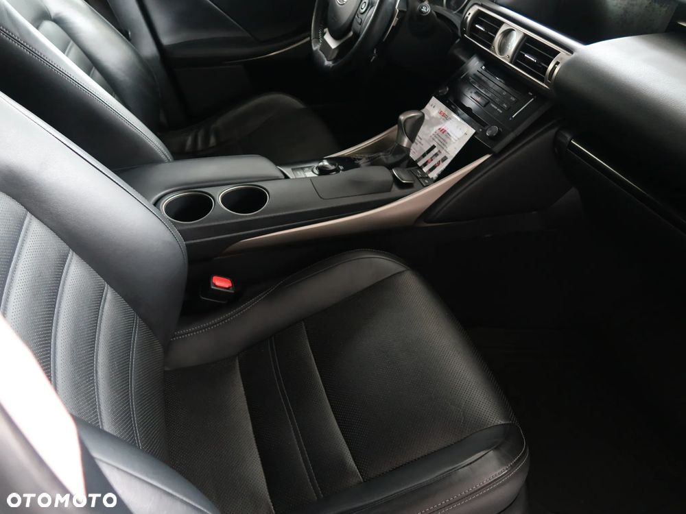 Lexus IS - 27