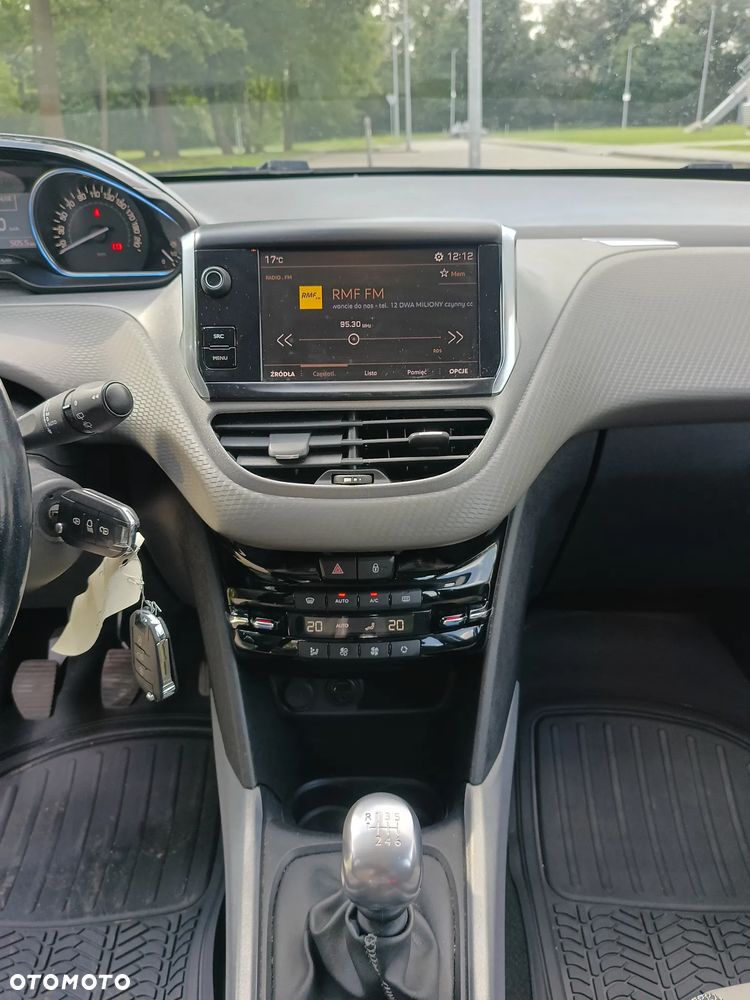 Peugeot 2008 PureTech 130 GPF Stop&Start Signature - 21