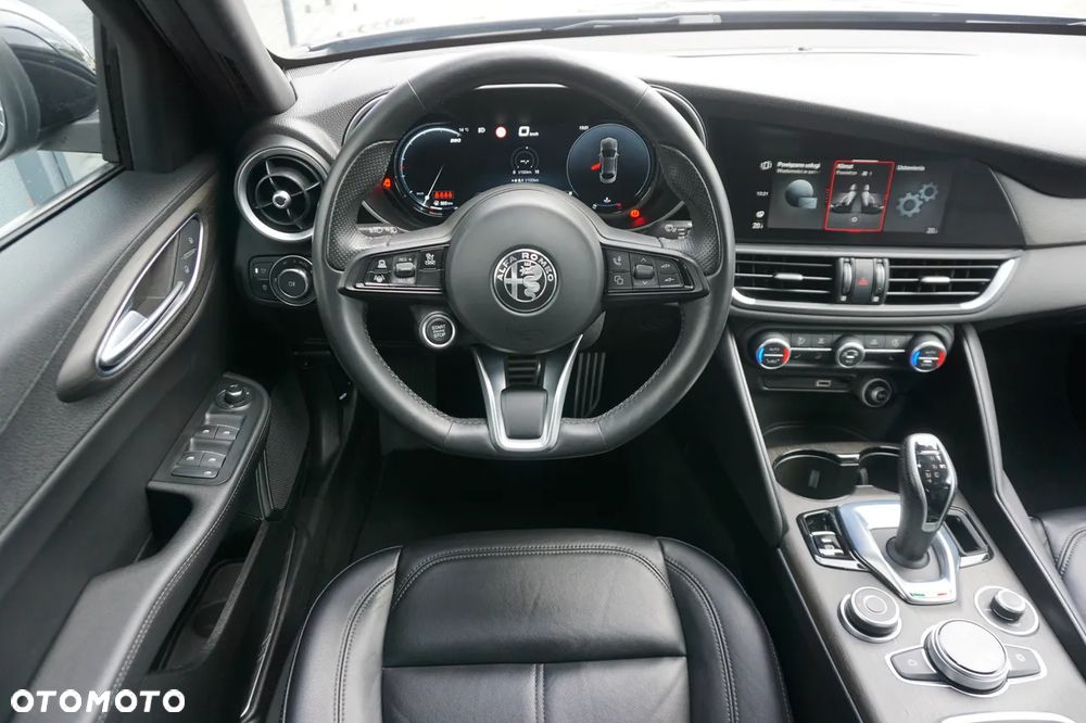 Alfa Romeo Giulia 2.0 Turbo 16V AT8-Q4 Ti - 38