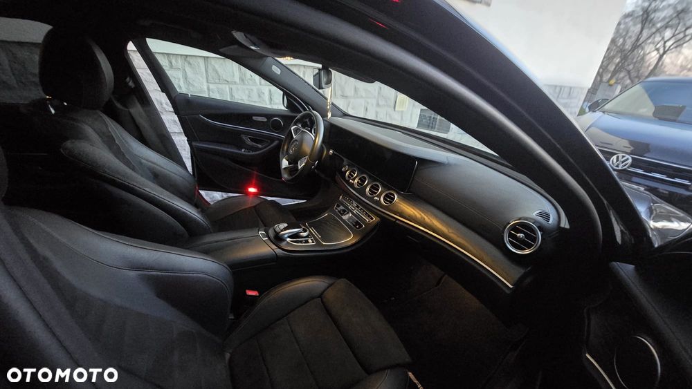Mercedes-Benz Klasa E 220 d 4-Matic 9G-TRONIC - 8