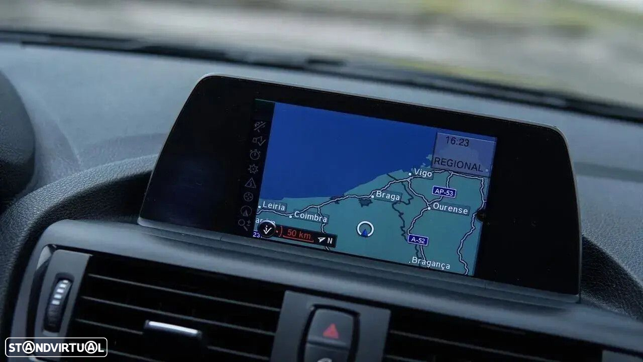 BMW 118 d Line Urban - 31