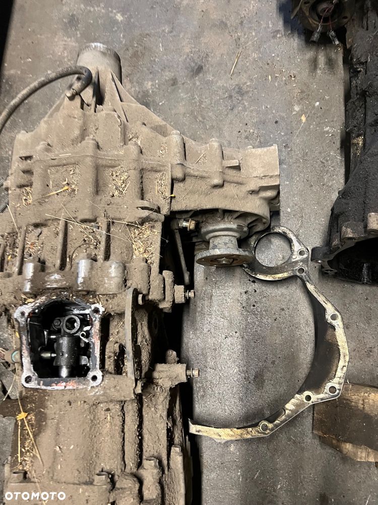 Skrzynia biegów z reduktorem Nissan Navara d22 2.5dci - 2