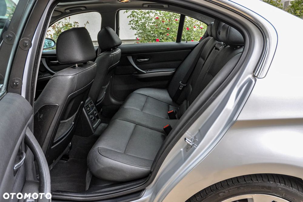BMW Seria 3 325i - 8