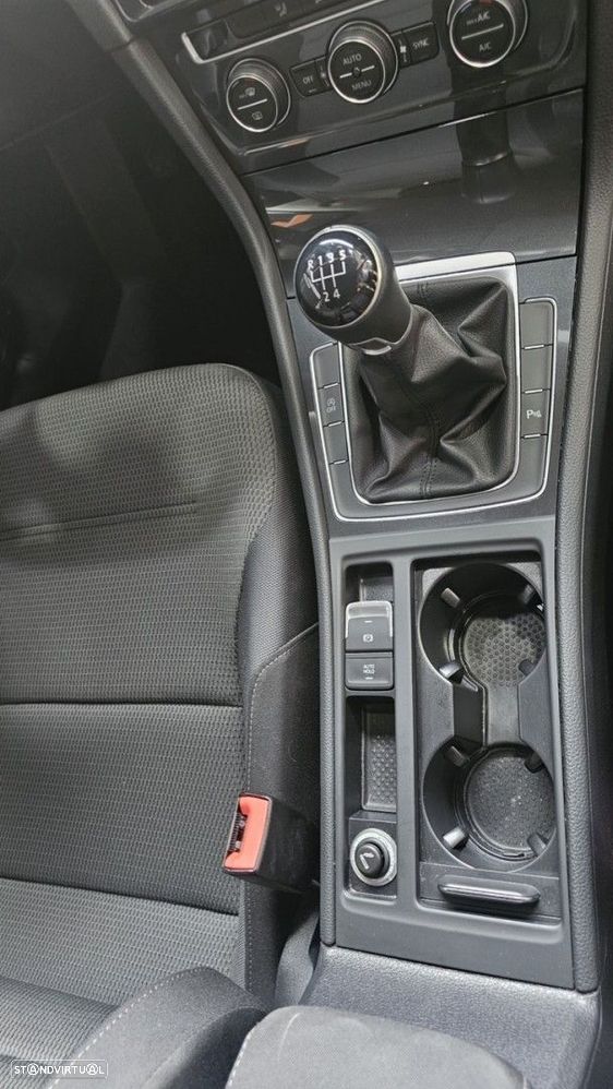 VW Golf 1.6 TDI Confortline - 16