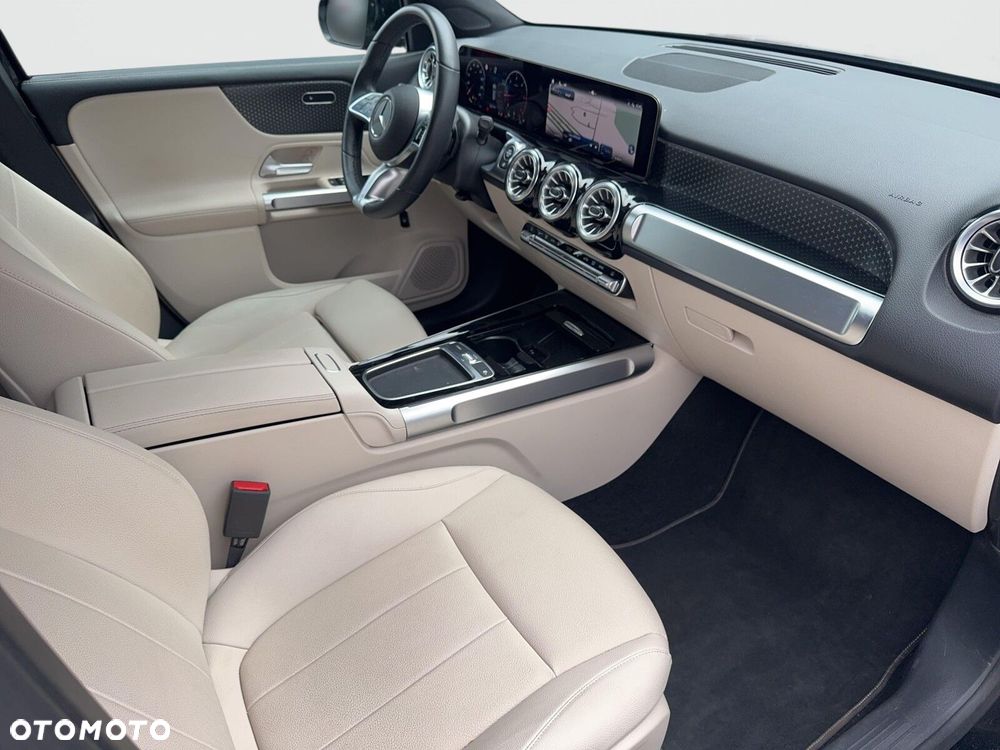 Mercedes-Benz GLB - 21