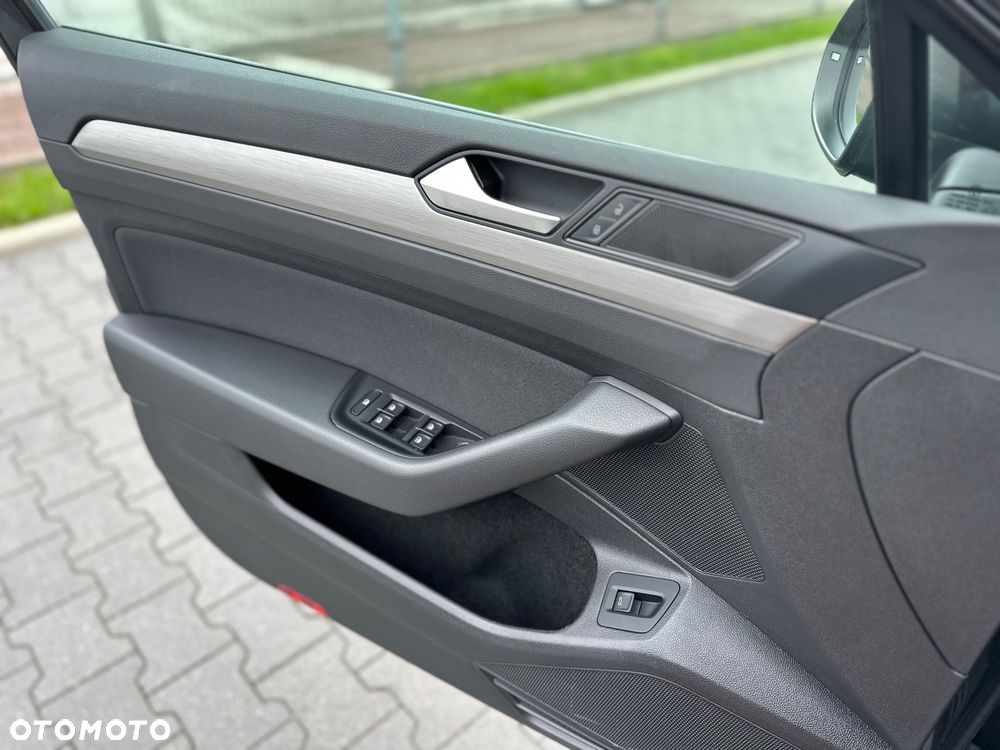 Volkswagen Passat 1.5 TSI EVO Business DSG - 23