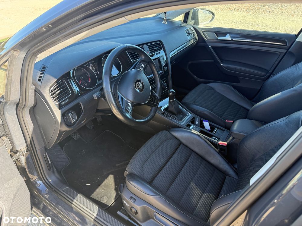 Volkswagen Golf - 10