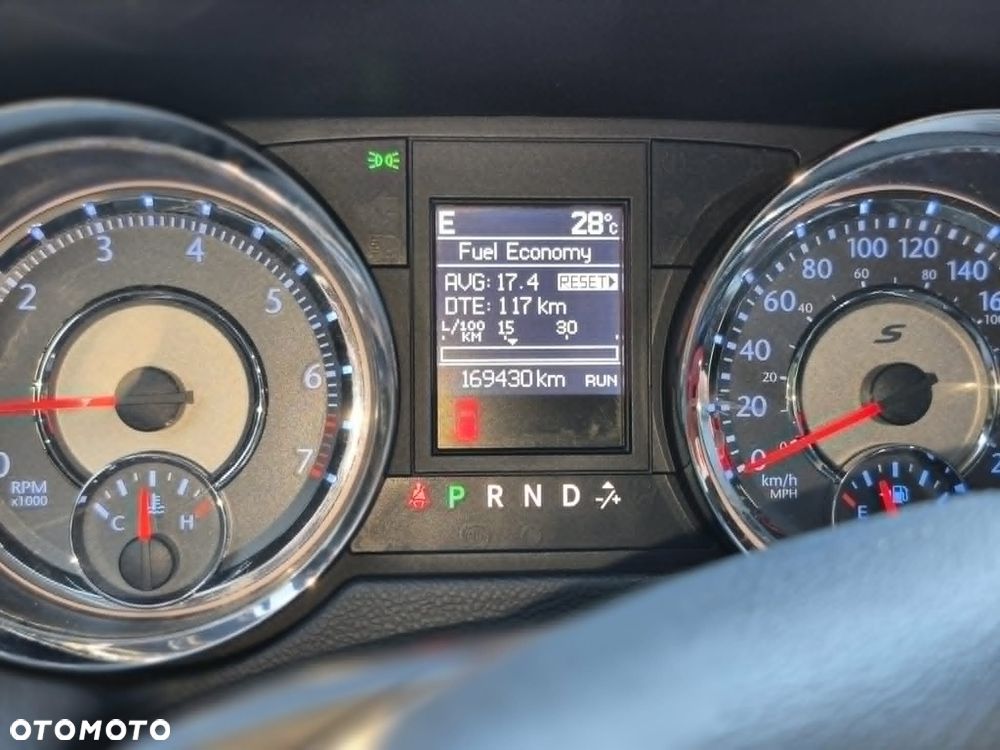 Chrysler Town & Country 3.6 Limited - 10