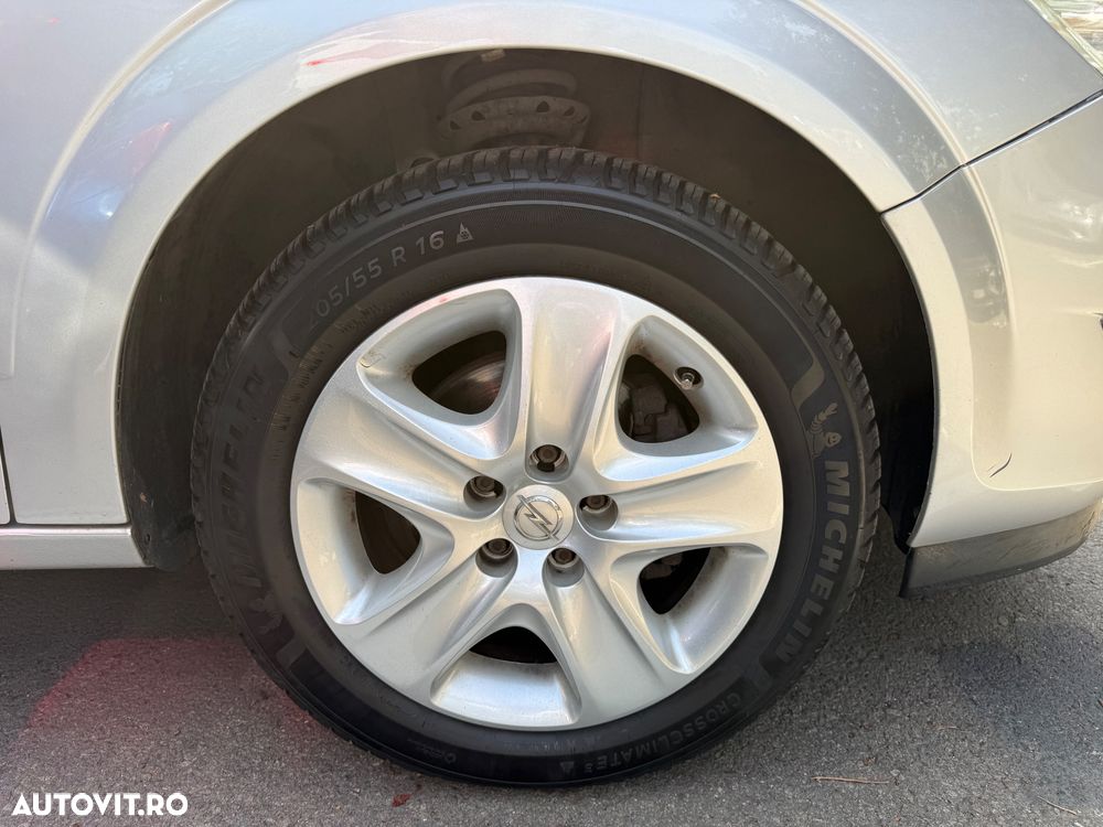 Opel Astra 2011 photo 5