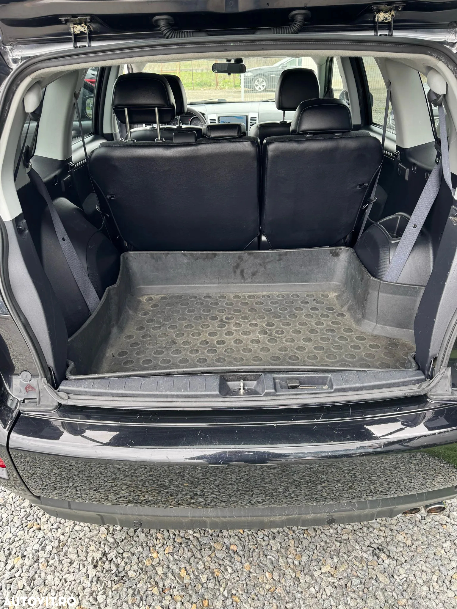 Mitsubishi Outlander - 31