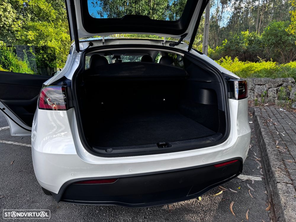 Tesla Model Y - 5