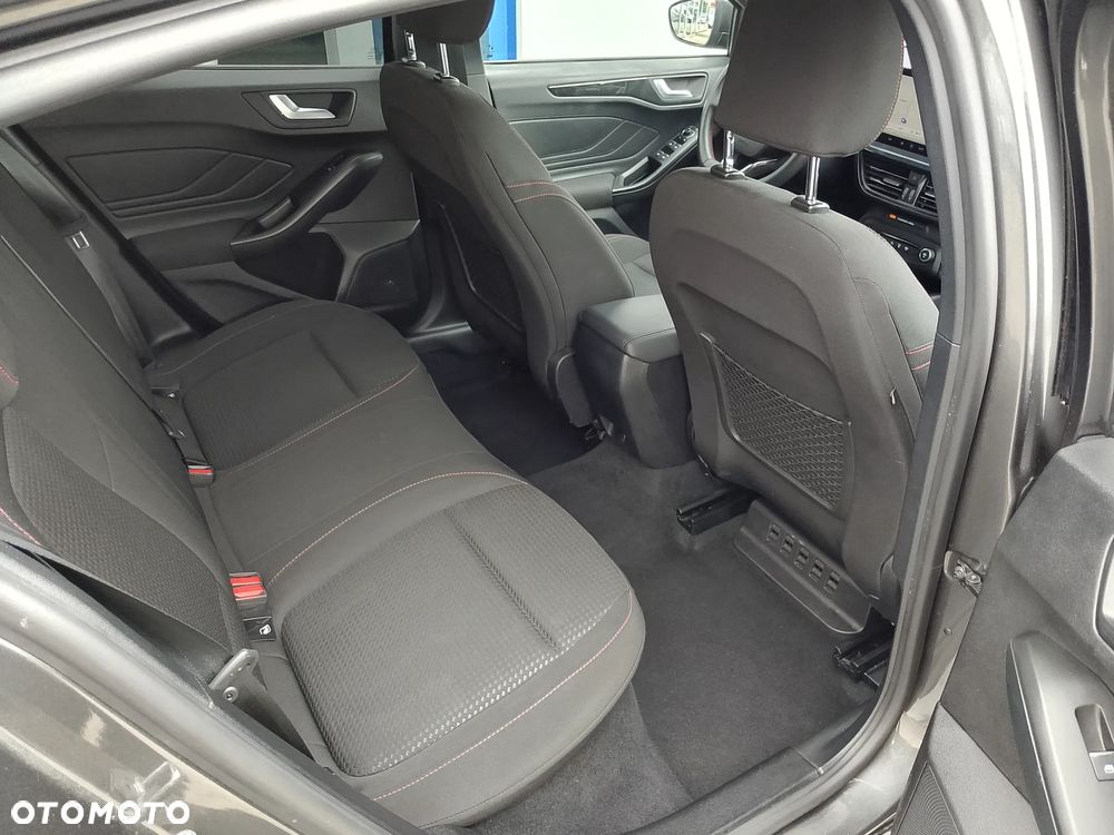 Ford Focus 1.0 EcoBoost Hybrid ST-LINE - 12