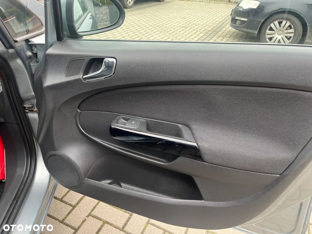 Opel Corsa 1.2 16V Cosmo - 22