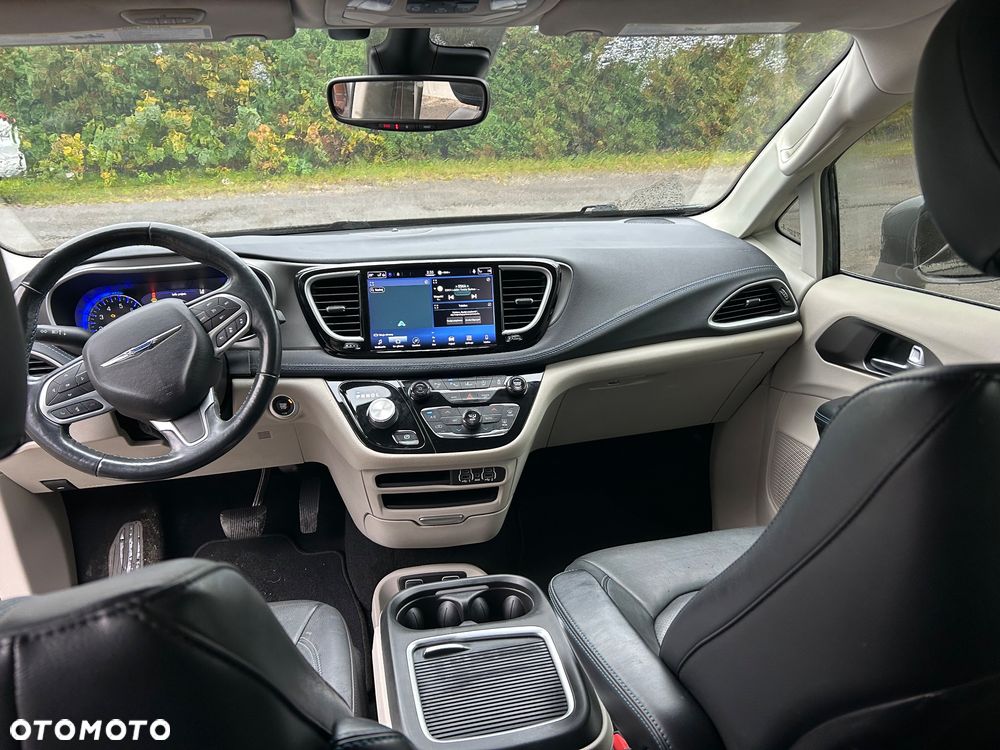 Chrysler Pacifica - 16