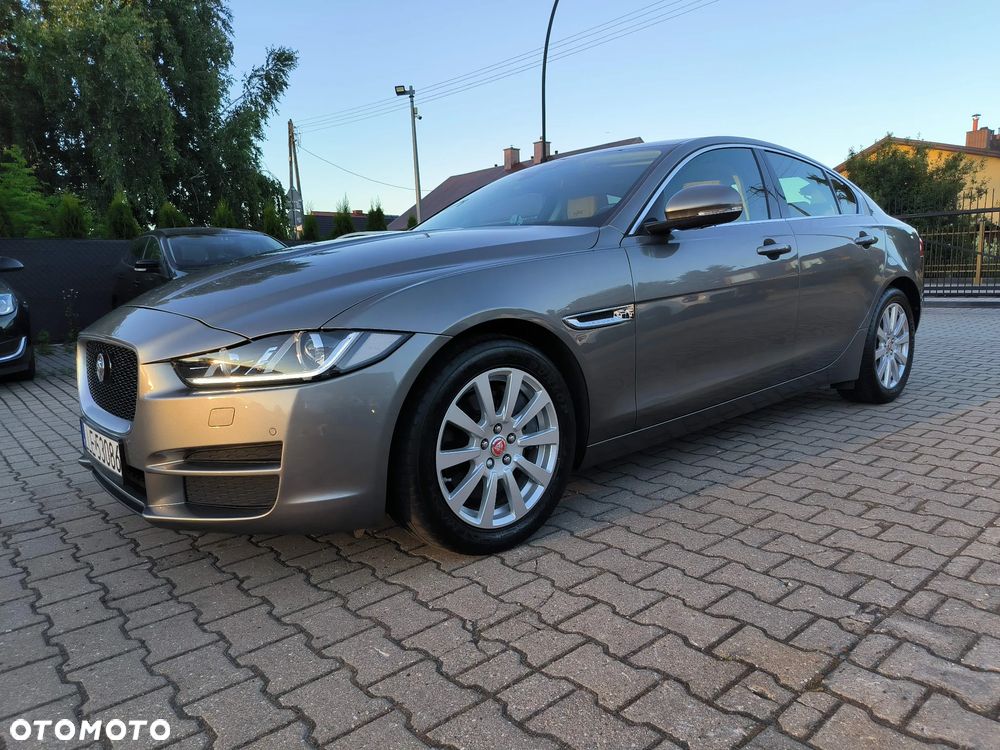 Jaguar XE 2.0 T Prestige - 30