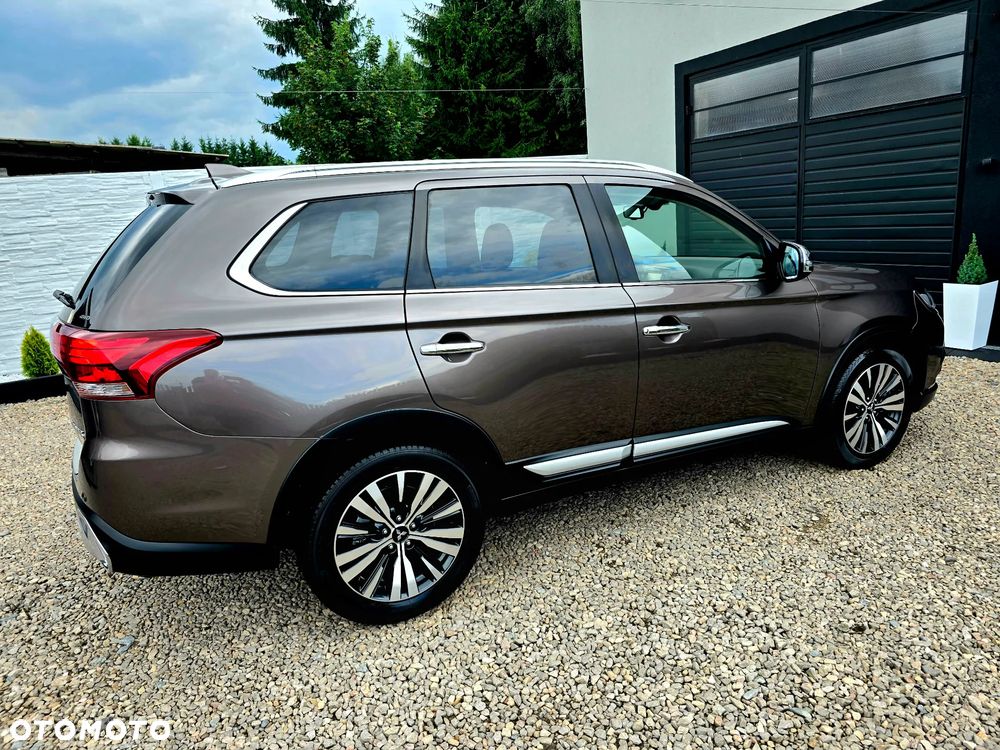 Mitsubishi Outlander 2.0 Instyle + 4WD CVT - 35