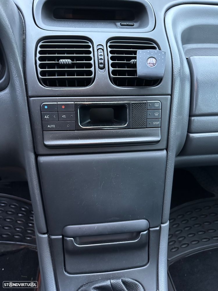 Renault Laguna 1.8 RT - 24