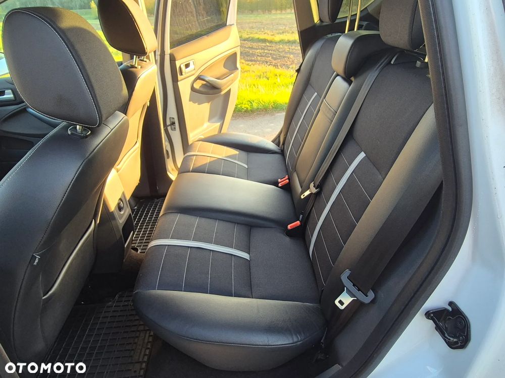 Ford Kuga - 25