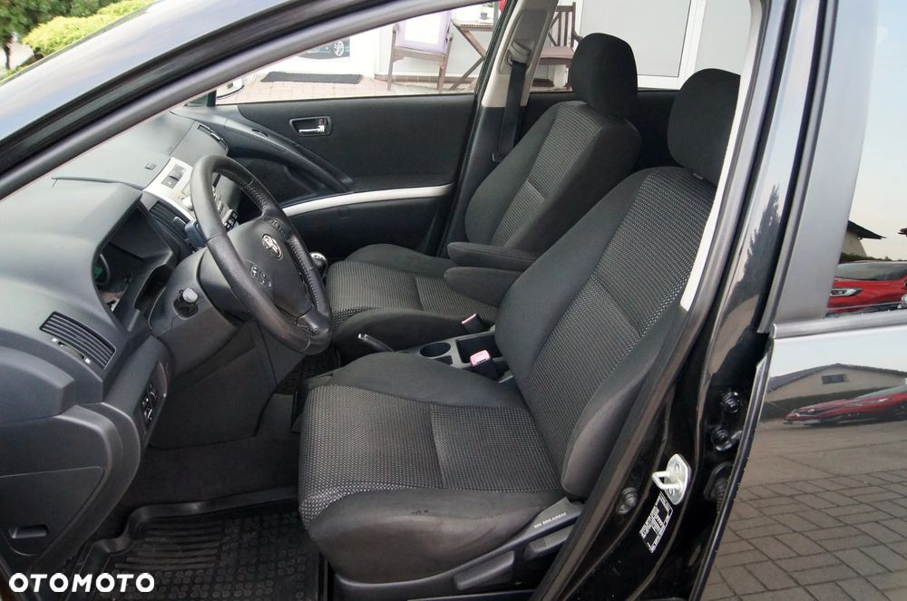 Toyota Corolla Verso 2.2 D-4D Sol Sport 7os - 23