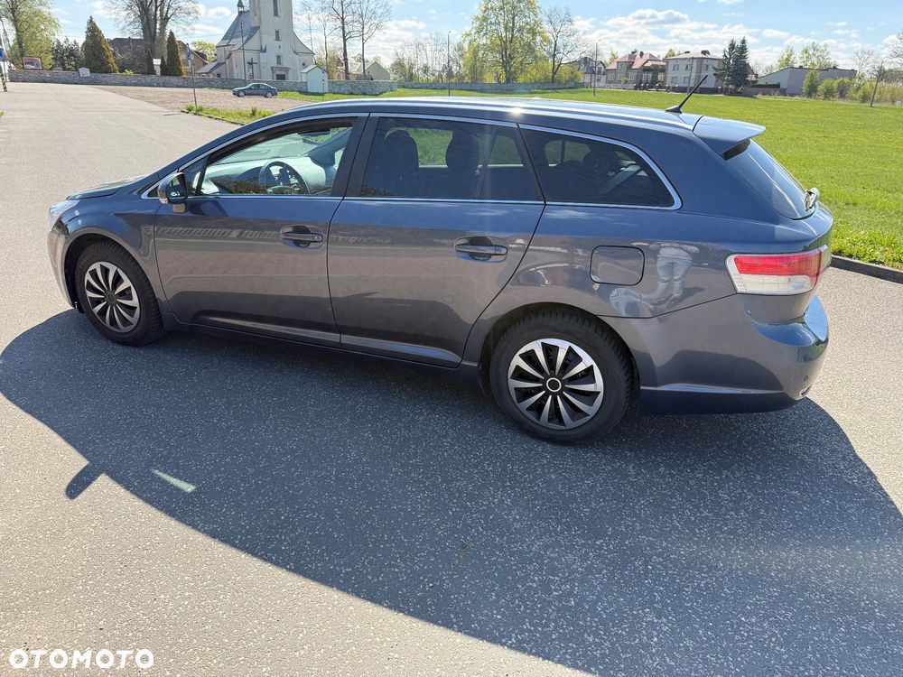 Toyota Avensis 2.0 D-4D Luna - 4