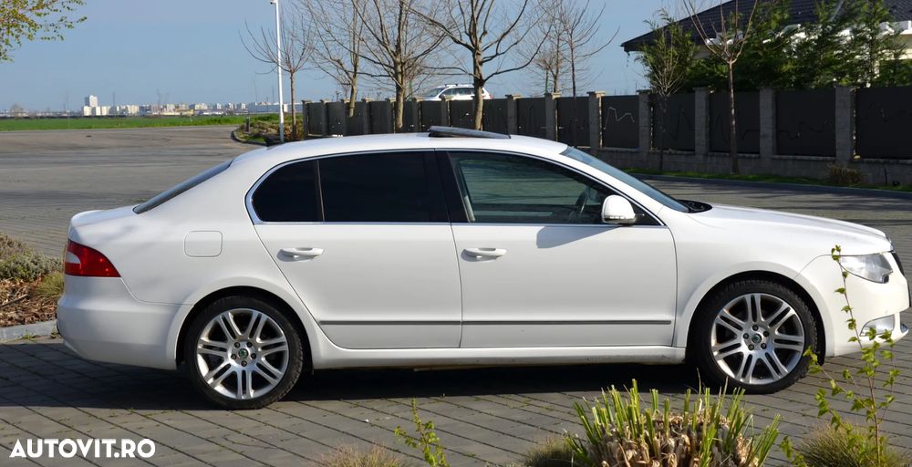 Skoda Superb 2.0 TDI Elegance DSG - 9