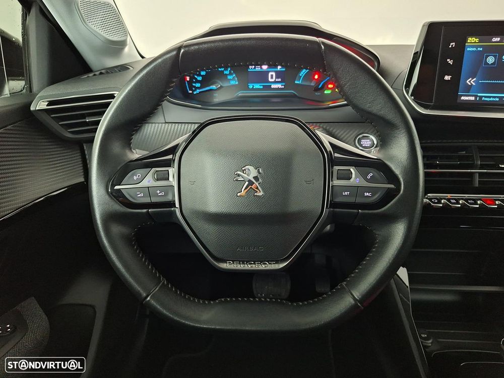 Peugeot e-208 E-Style - 32