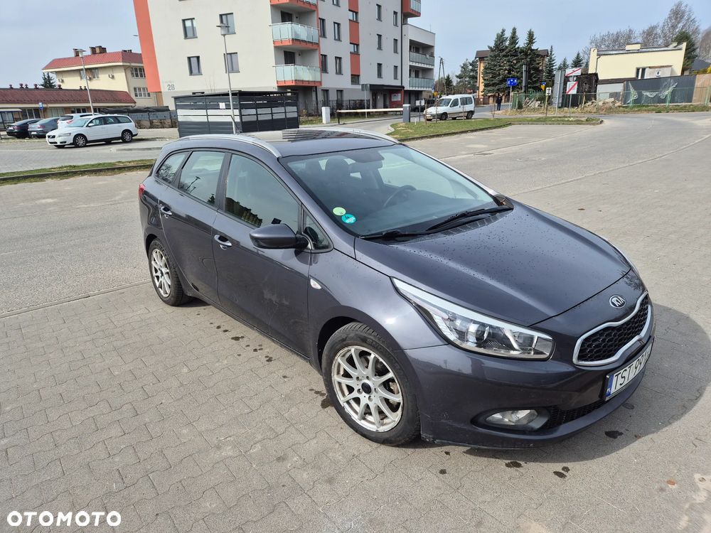 Kia Ceed - 11