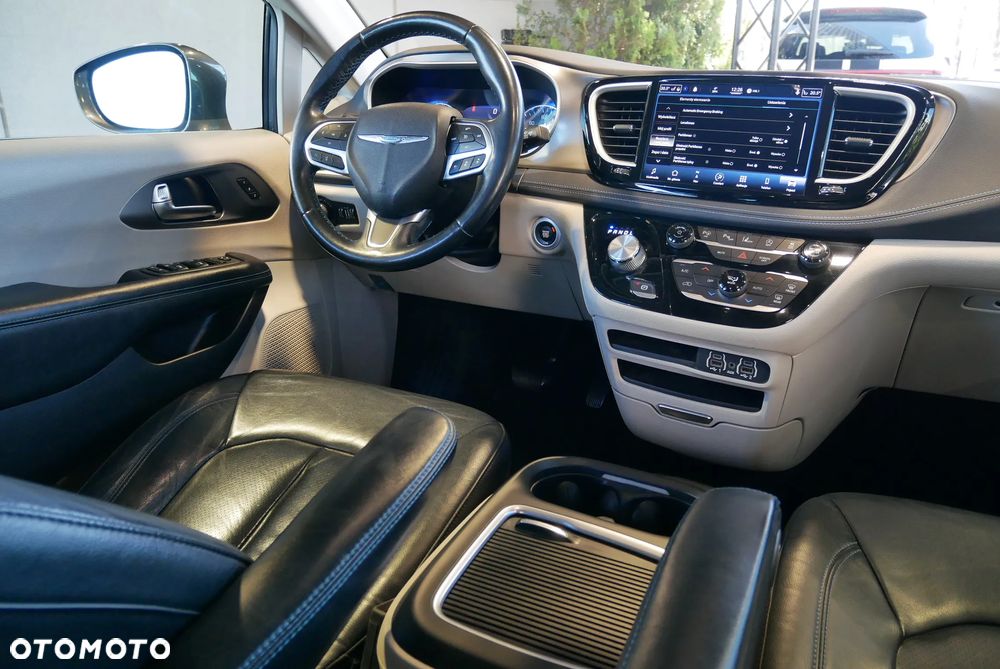 Chrysler Pacifica - 17