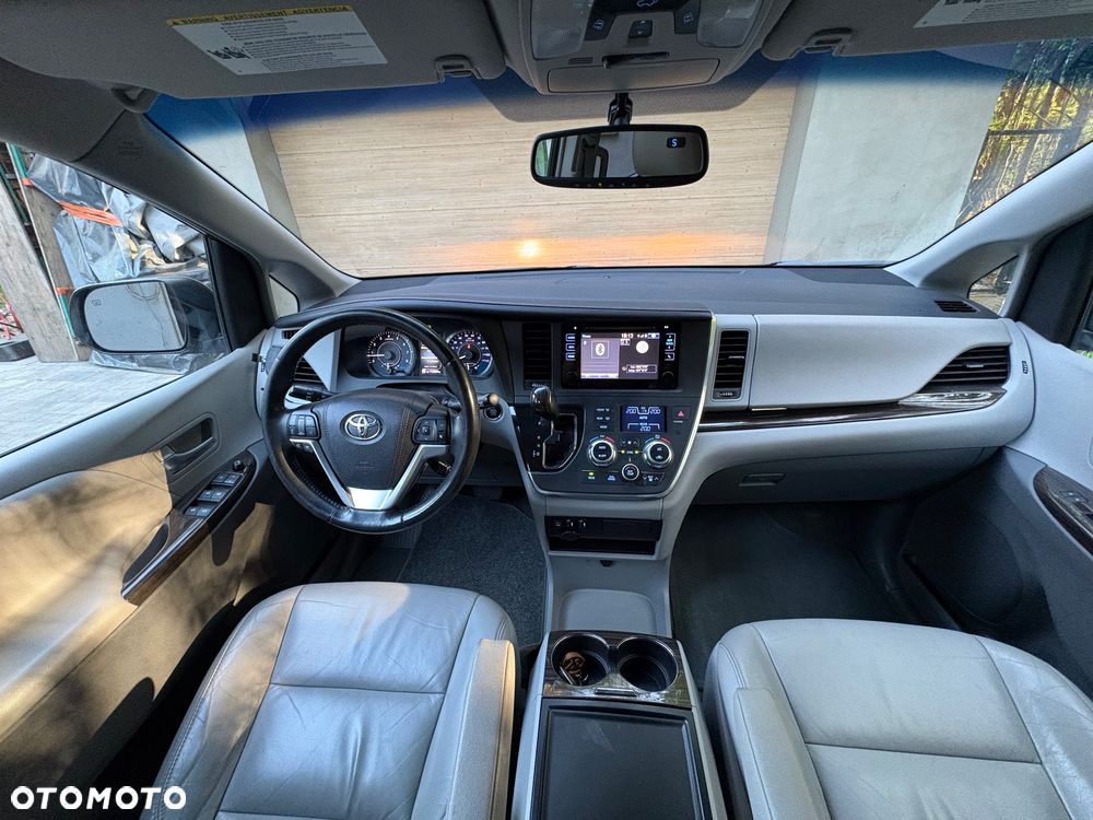 Toyota Sienna 3.5 V6 SE - 35