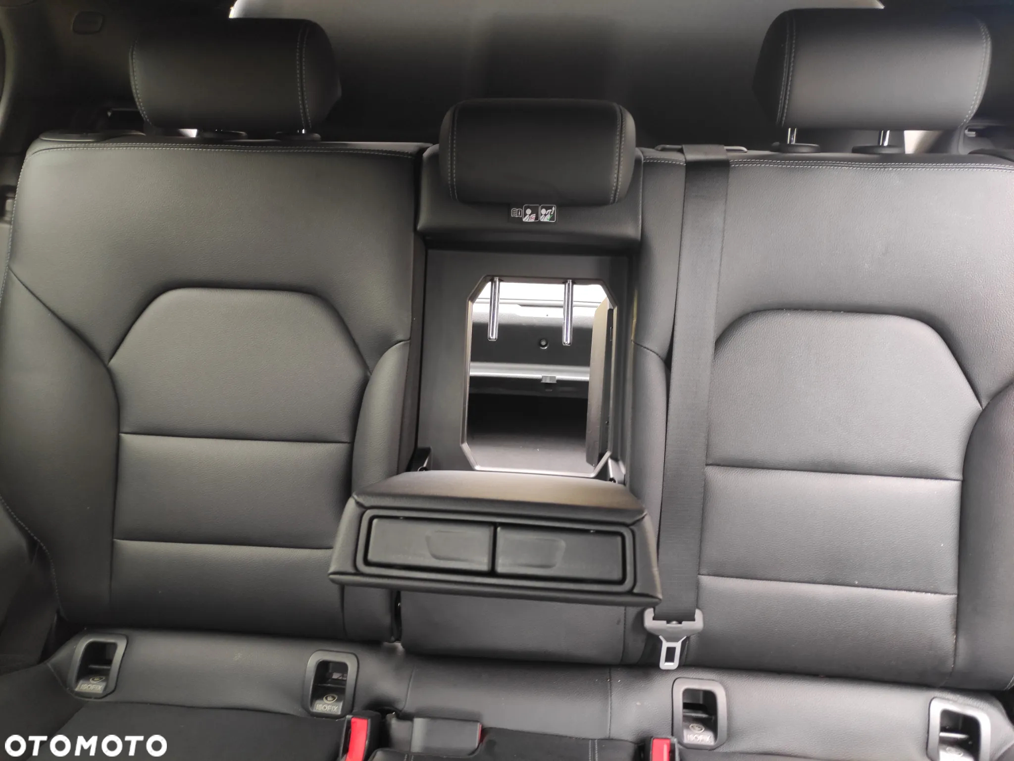 Mercedes-Benz GLA 250 4Matic 7G-DCT - 14