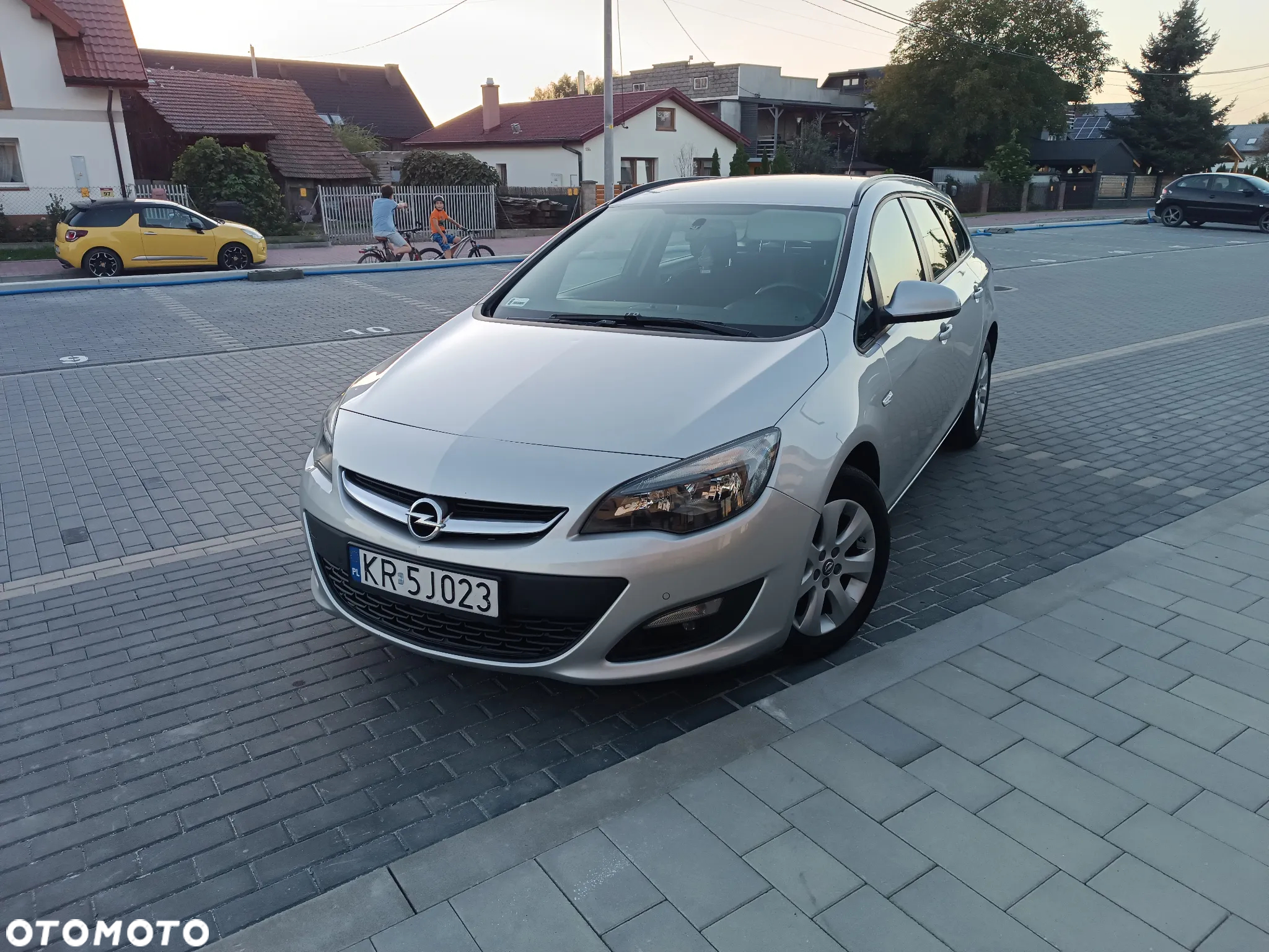 Opel Astra IV 1.4 T Cosmo EU6 - 3