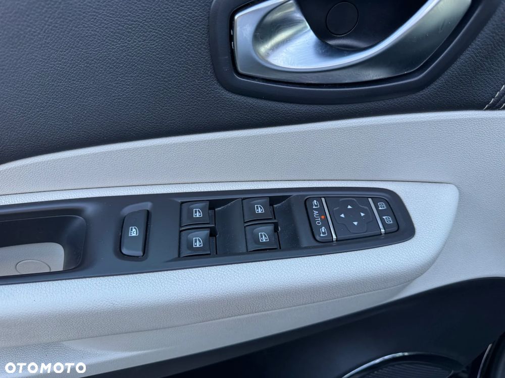 Renault Captur 1.2 Energy TCe Initiale Paris EDC - 29