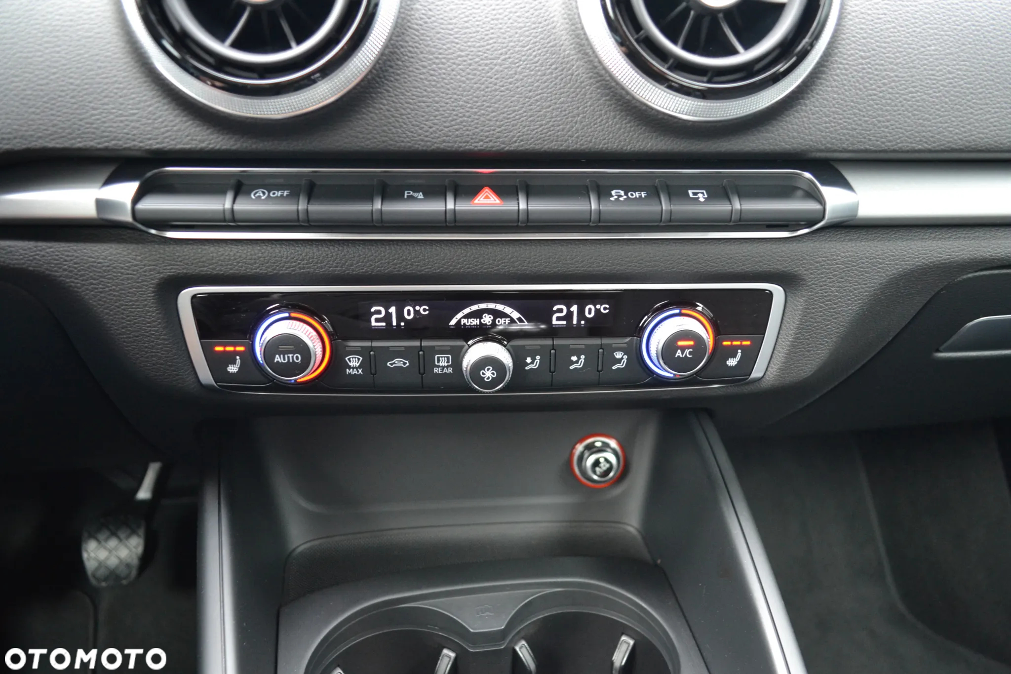 Audi A3 1.6 TDI Sportback (clean diesel) Attraction - 13