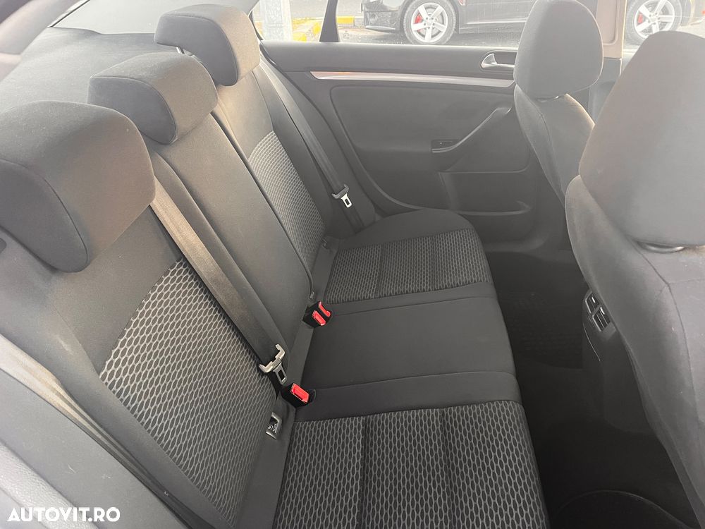 Volkswagen Jetta 1.6 TDI DPF Highline - 13
