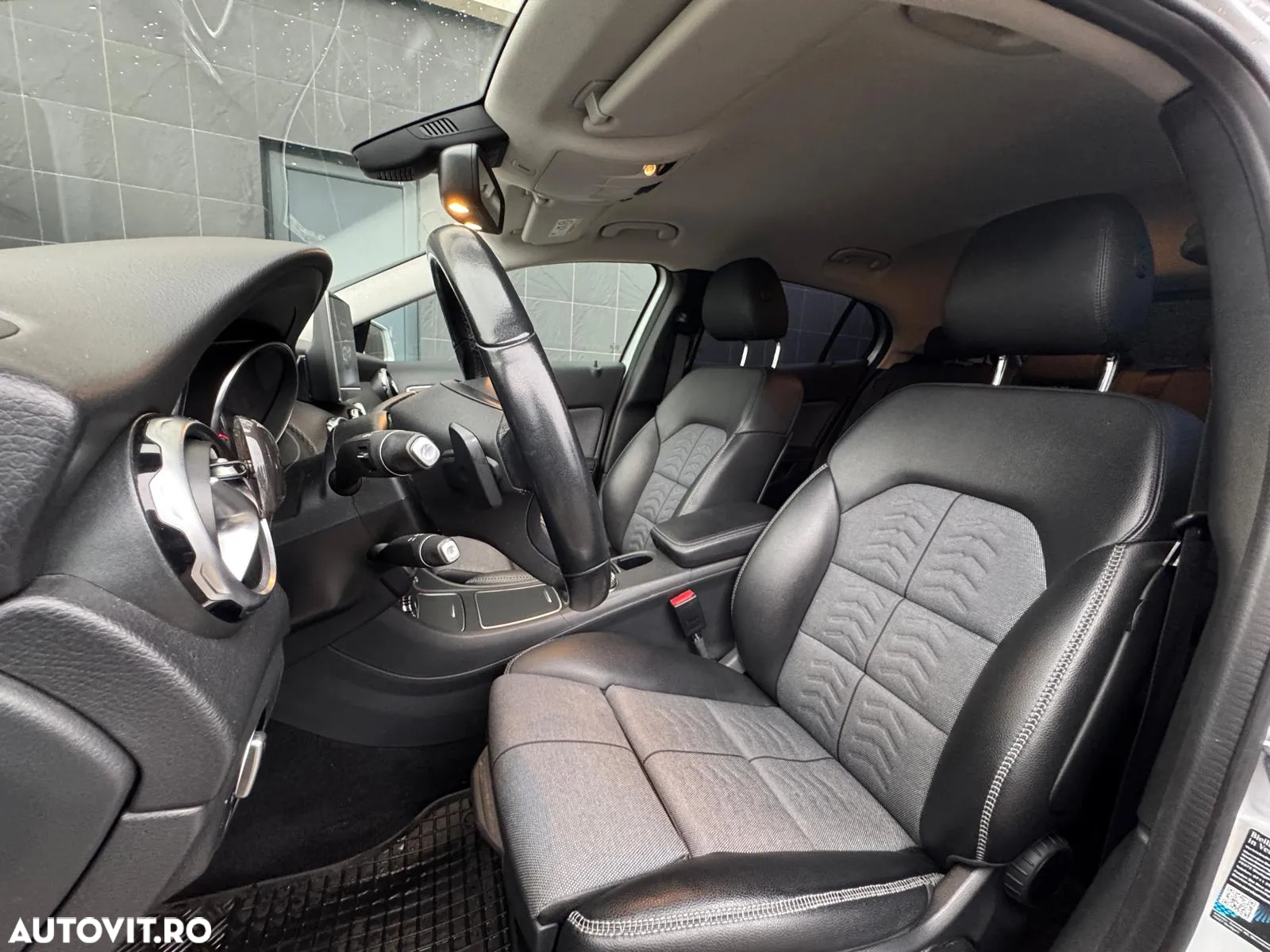 Mercedes-Benz GLA 250 4Matic 7G-DCT Peak Edition - 14