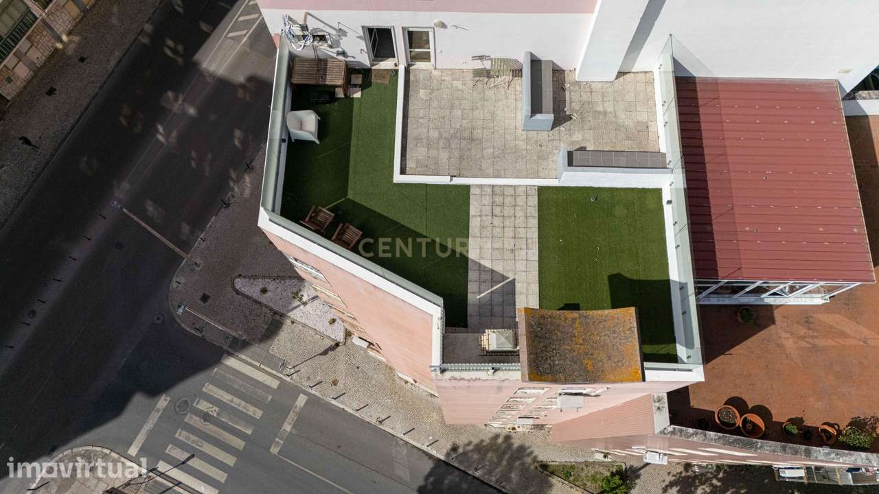 PENTHOUSE T3 CONVERTIDA EM T2 | ESPAÇO, EXCLUSIVIDADE E LOCALIZAÇÃO PR - Grande imagem: 2/38