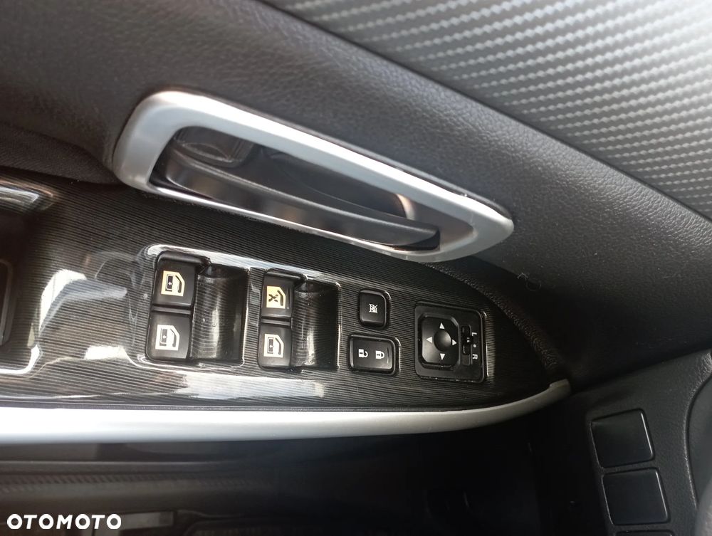 Mitsubishi Outlander 2.0 Invite + 2WD - 15