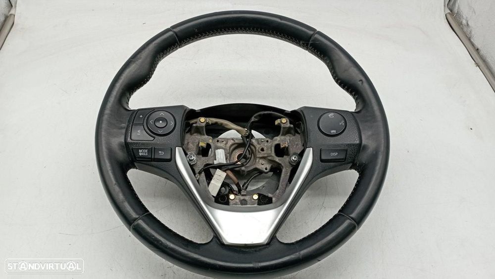 VOLANTE TOYOTA AURIS E18 - 1