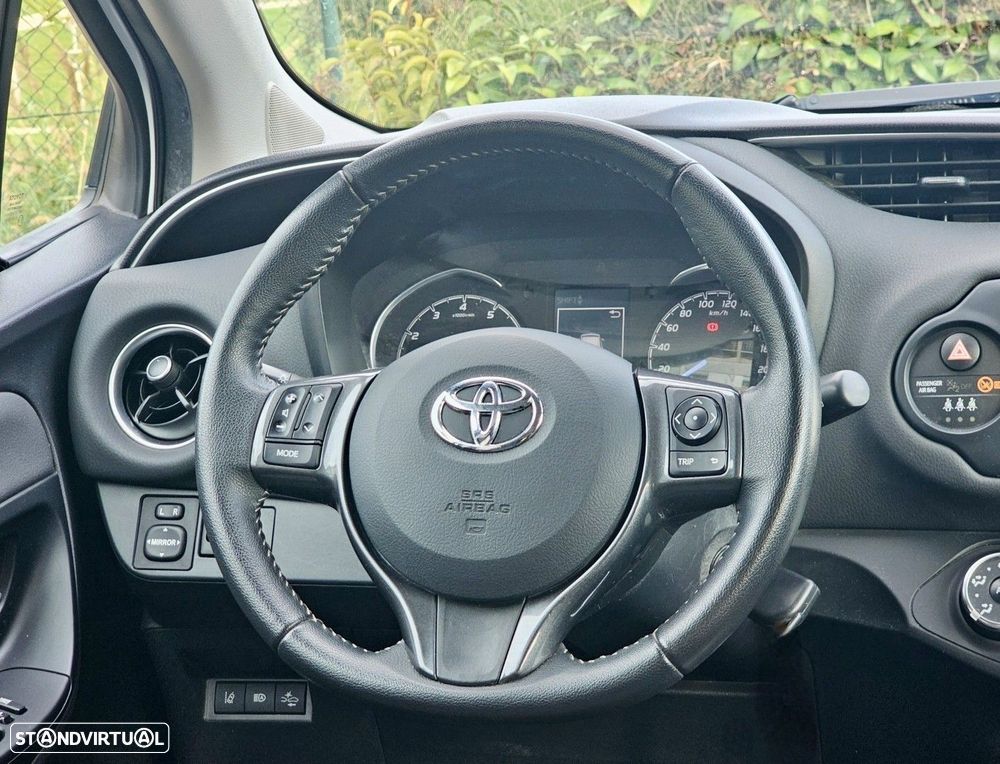 Toyota Yaris 1.5 HSD 20 Anos - 9