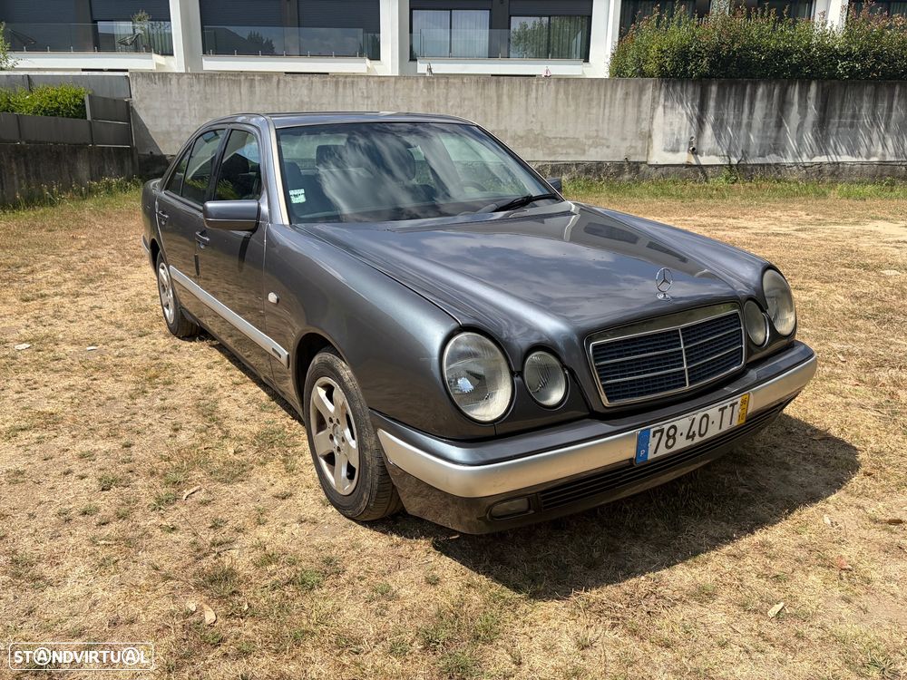Mercedes-Benz E 220 D Elegance - 13