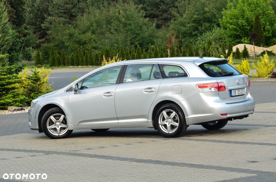 Toyota Avensis 1.8 Comfort - 11