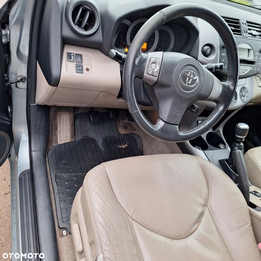 Toyota RAV4 - 13